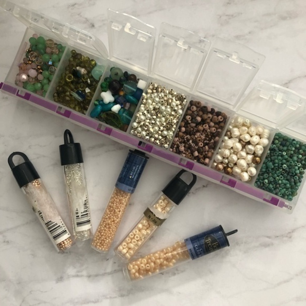 ASSORTED BEAD COLLECTION AND LOCKING CRAFTMATES STORAGE BOX